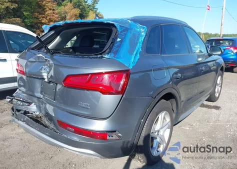 2018 Audi Q5 2.0T Premium/2.0T Tech Premium z USA, uszkodzony, nr VIN WA1ANAFY4J2242119